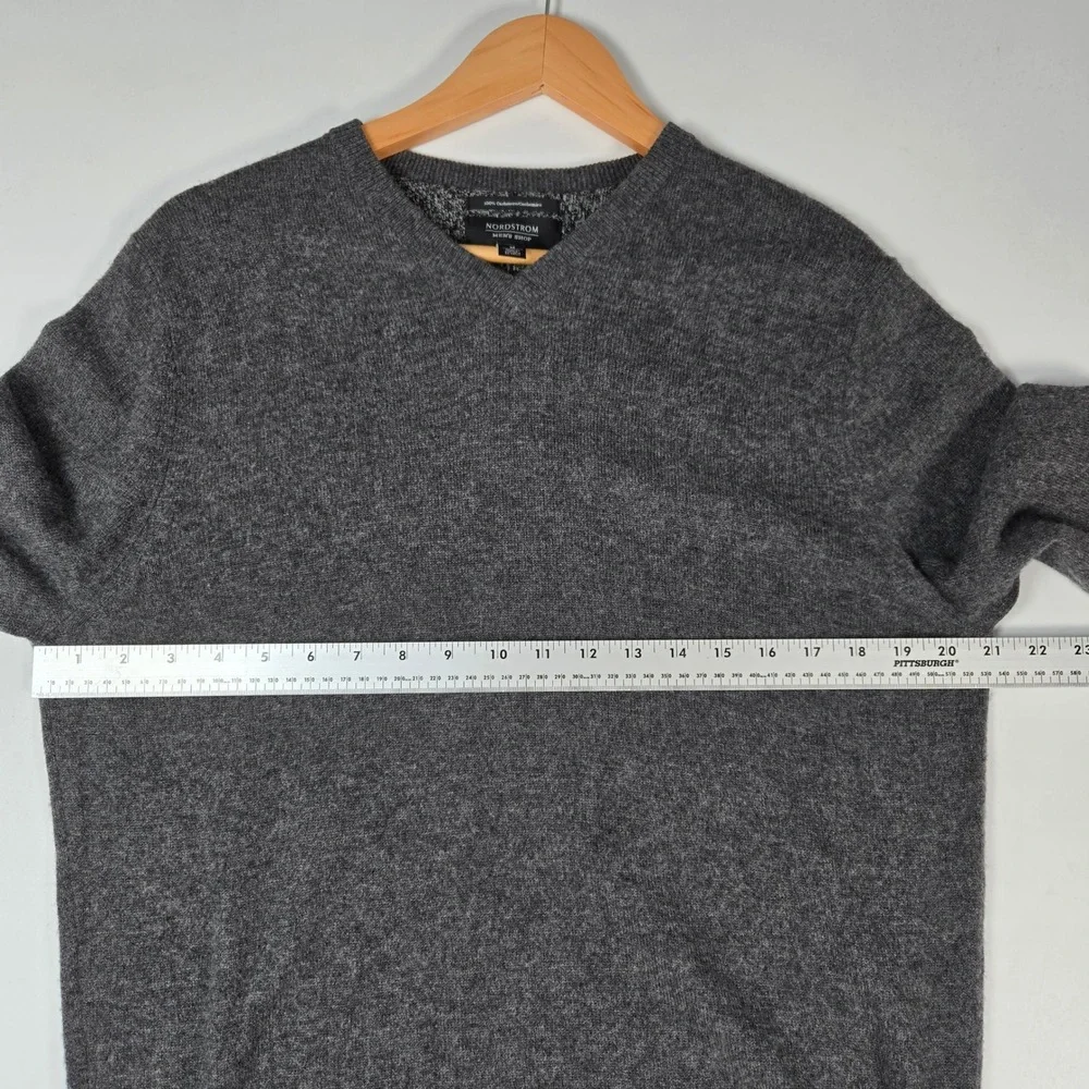 Nordstrom Sweater Mens Medium Gray 100% Cashmere V-Neck Pullover Luxury Knitwear